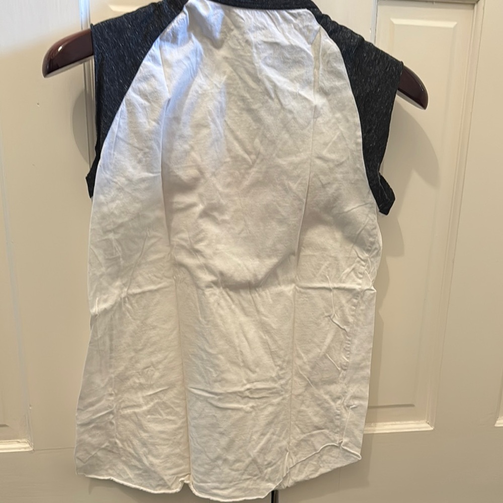 Wisconsin Sleeveless Raglan Tee - Picture 5 of 5